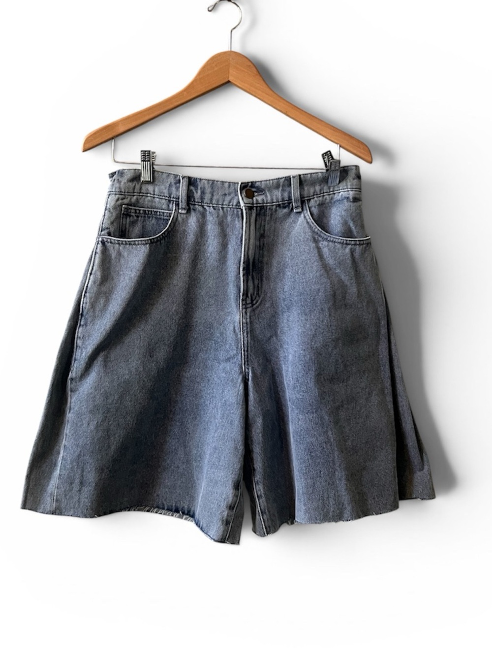 MIOU MUSE Relaxed Denim Shorts Size Medium‎ Wide Leg Raw Gem High Rise NWT
